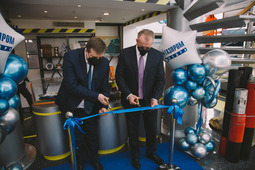 Vsevolod Cherepanov, General Director, Gazprom Nedra LLC, and Vladislav Khoshtaria, Head of Department for Geological Exploration on the Shelf, inaugurated the work of the permanent exposition in the company‘s office building in Moscow