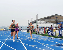 Tatiana Zinicheva won the silver medal for the distance of 100 meters.