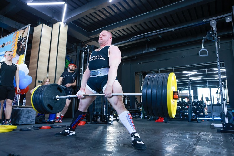 Andrei Lunegov, an employee of the Gazprom Nedra NTTs branch, featured as the runner-up in the deadlift competition