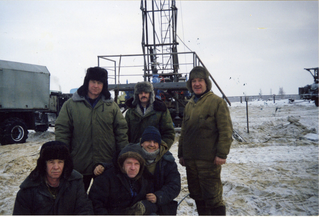 1980s. Medvezhye Field. GIS-monitoring crew