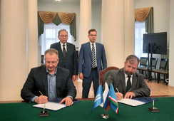 Vsevolod Cherepanov, General Director of Gazprom Nedra LLC, signs cooperation agreement with Scientific Production Association North-Eastern Alliance LLC