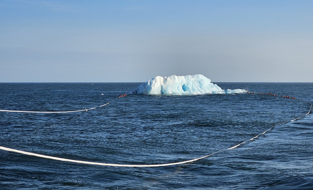 An iceberg weighing about 150,000 tons was selected for towing