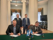 Vsevolod Cherepanov, General Director of Gazprom Nedra LLC, signs cooperation agreement with Scientific Production Association North-Eastern Alliance LLC