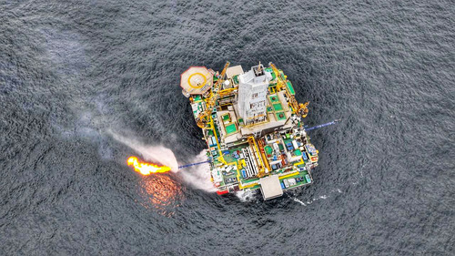 Semi-submersible floating drilling rig (SSFDR) Severnoye Siyaniye in the Kara Sea