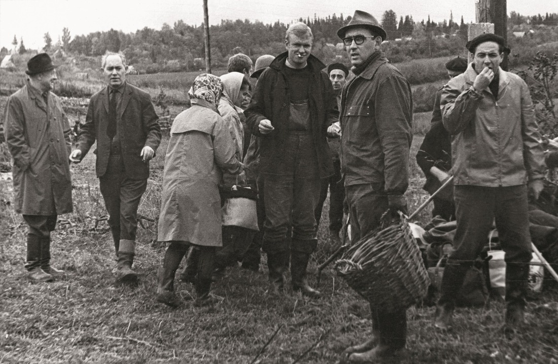 70s. Soyuzgazgeofizika Trust administration at potato harvest