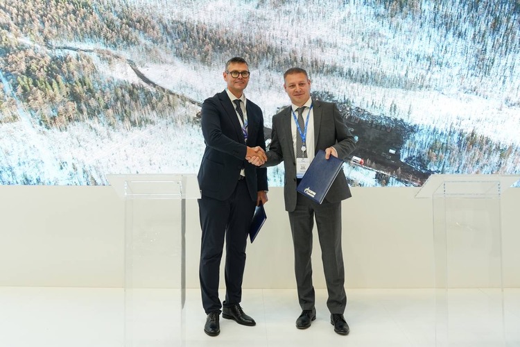 Sergey Yakovlev, the Deputy General Director for Prospective Development at Gazprom Nedra LLC (right), and Evgeny Knyazev, Vice President, and the Director for Commercial Activities and Development at Rosgeologia JSC